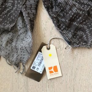 Hugo Boss Accessories - Hugo Boss Cotton / Linen light weight scarf Hugo Boss Accessories - Hugo Boss Cotton / Linen light weight scarf